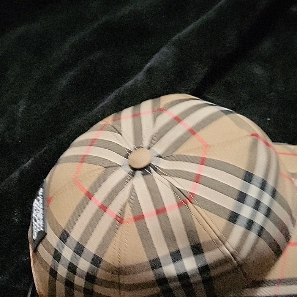 Burberry Beige Checkered Cap - Picture 5 of 6